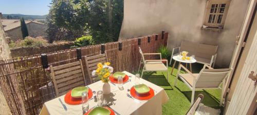 T3 avec sa terrasse au cœur du village médiéval