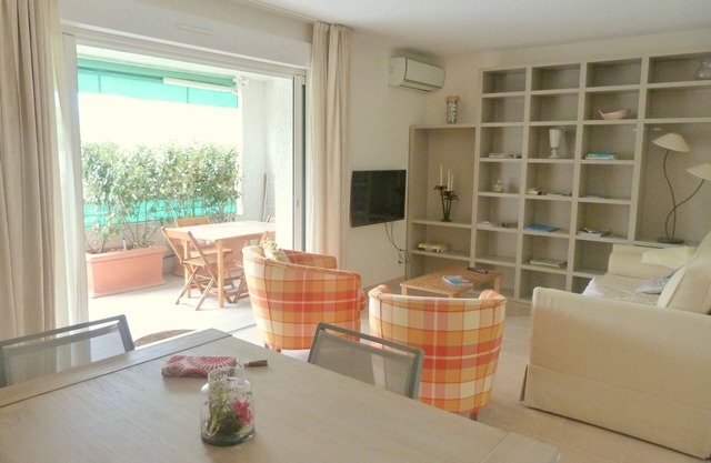 T3 CLIMATISE DANS SAINT FLORENT, parking & Wifi