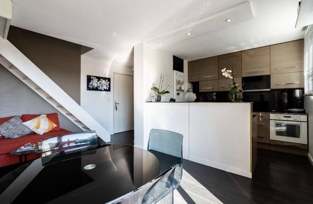 T3 DUPLEX NEAR GRAND ROND WITH SMALL PARKING SPACE