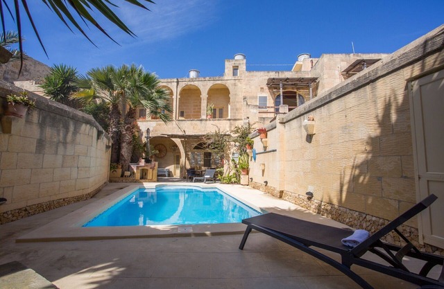 Ta' Nikola Farmhouse Sleeps 6 (3 Bedrooms)