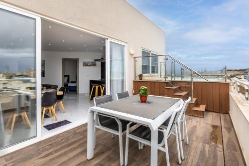 Ta Xbiex, Luxury Penthouse for families only, with Pool and Seaview, Malta