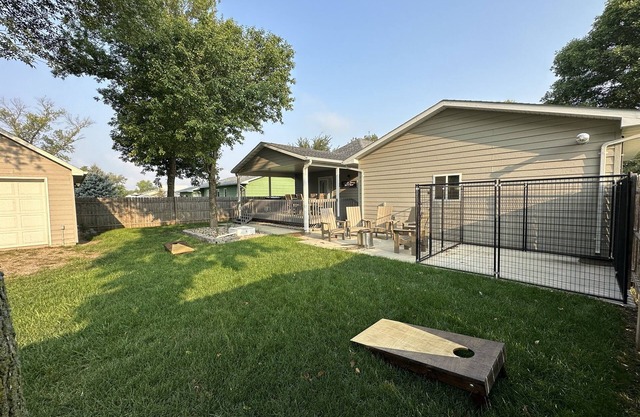 Tails Up Retreat! Modern home minutes from world class hunting and fishing