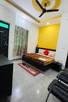 Taj 3 Star Hotel Agra Near Taj Mahal