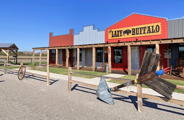 Take a Hike Cabin Explore the Wichita Mountains, Handicap king bed, sleeps 2