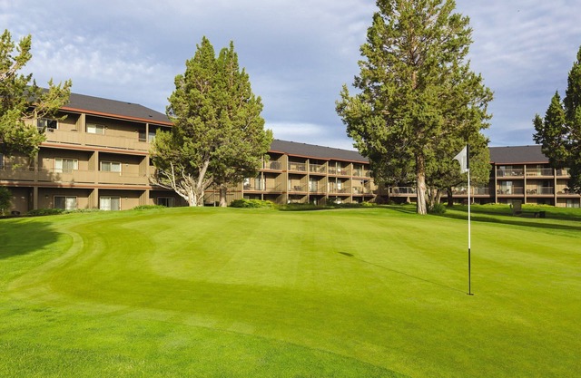 Tall mountains, deep rivers, beautiful vistas!