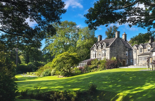 TAN LLAN, pet friendly, luxury holiday cottage in Llanelltyd
