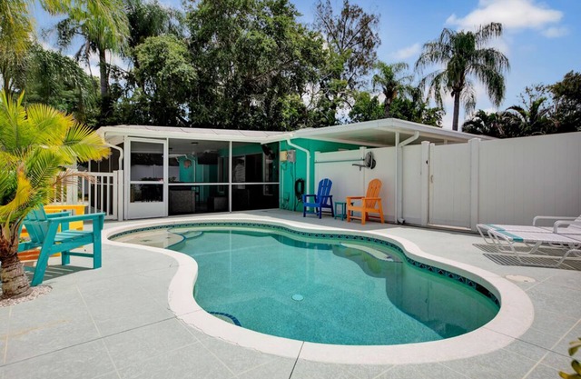 Tana’s Siesta Getaway - Heated Private Pool
