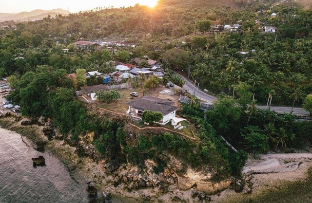 Tanaw 1BR Beachview Cliff House