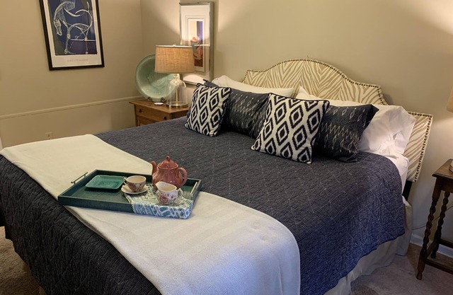 Tanglewood Farm B&B-Horse & Hound Dog Friendly1 BR/2BA Private Apt on Horse Farm