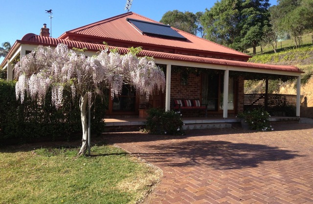 Tantallon in Berry - an exclusive getaway with wifi + pool