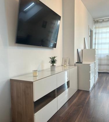Tara's apartment