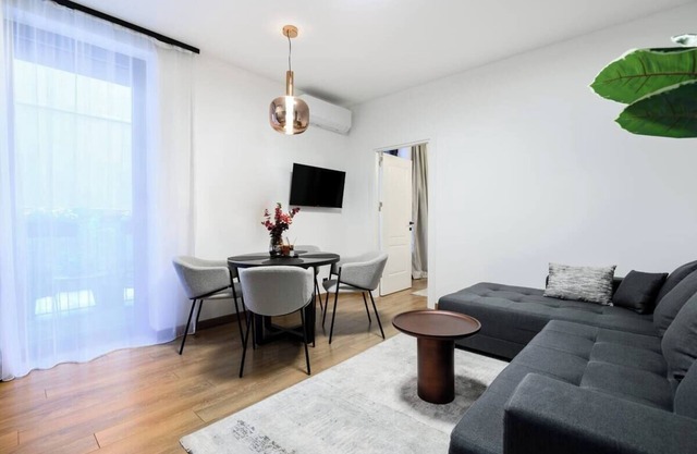 Tasmajdan park,15min-walk Knez M