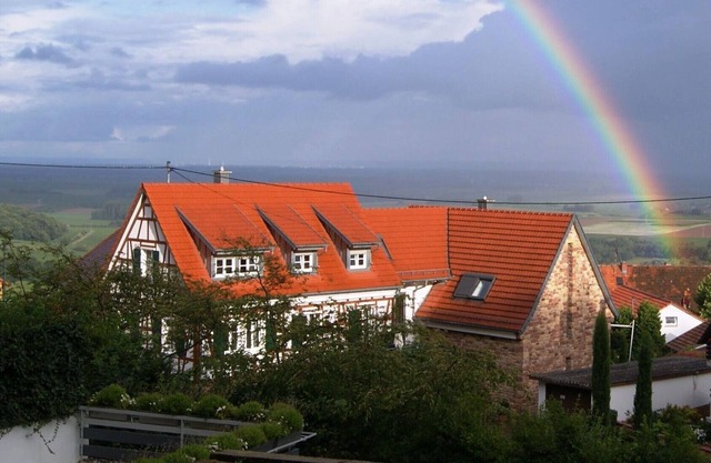 Tasteful top floor apartment in the southern Palatinate winegrower's house