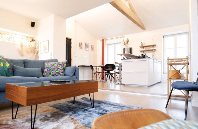 Tastefully decorated apartment between harbour and beach