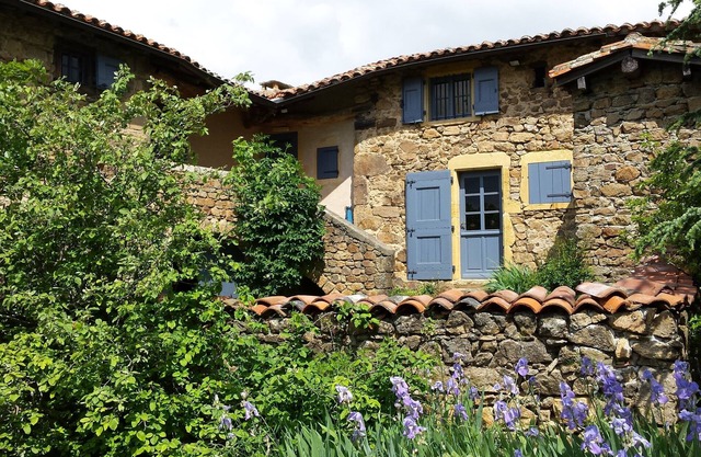 Tastefully renovated old stone farmhouse - heart of Monts du Lyonnais mountains