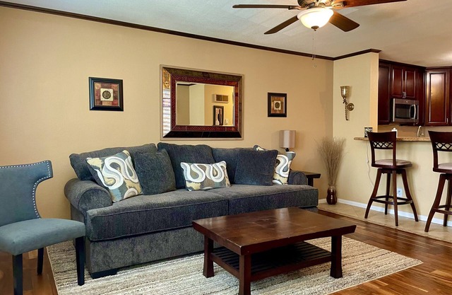 Tastefully Furnished & Centrally Located in La Jolla with Pool, Hot Tub & Gym