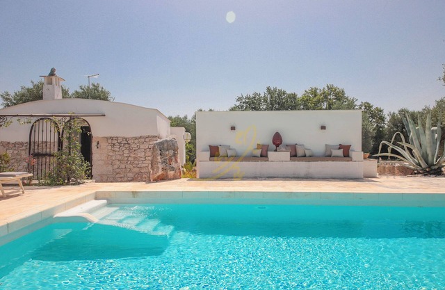TD Trulli Chiara Tastefully Decorated with Pool