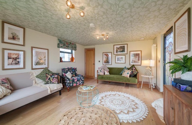 Teller’s Secret Loft House - 2 Bedroom Apartment in Central Bristol by Mint Stays