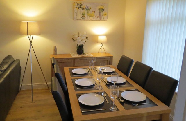 Templecombe 3 Bed House - Sleeps 5