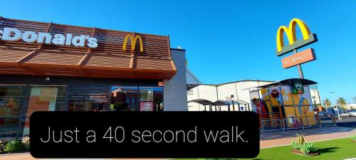 Ten Minutes From Airport - 2