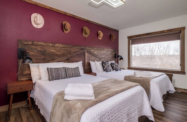 Tennessee Themed Boutique Suite