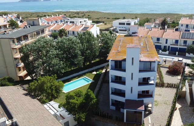 TER 11D Affordable apartment with pool near the beach