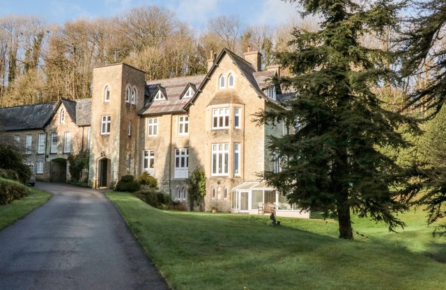 TERRACE SUITE, family friendly, with pool in Blackawton