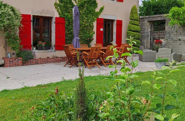 Terraced house in a large park in the countryside