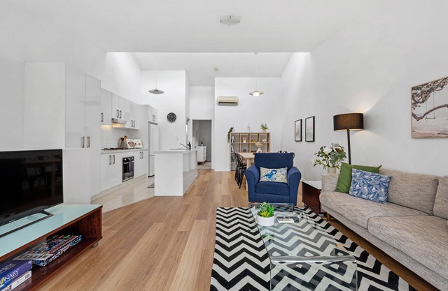 Terrific Townhouse! 2Bed/2Bath/1Car ~ Morningside