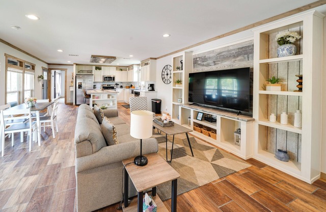 Texas Ranch Retreat: Swim On-Site