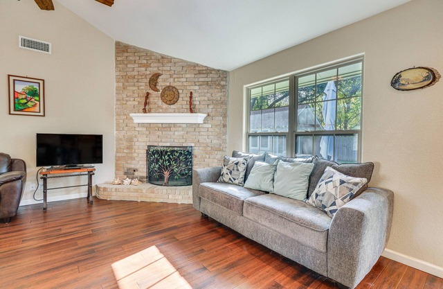 Texas Retreat w/Patio, Fireplace & Fenced-In Yard