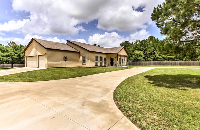 Texas Vacation Rental w/Fireplace, Near Lakes