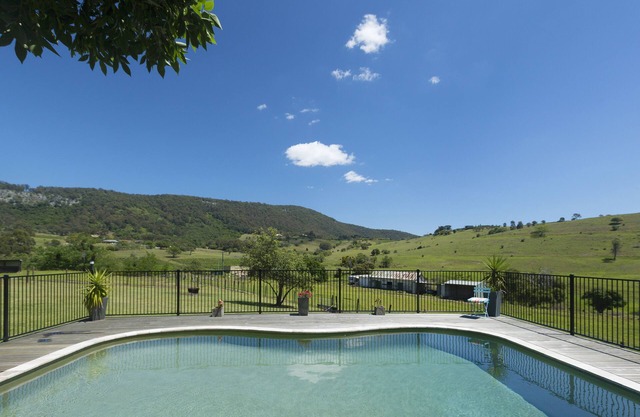 Tharah - Luxury Mountain View Estate