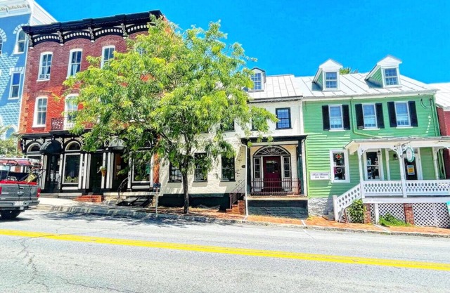 The 1763 House - Stay in Downtown Shepherdstown