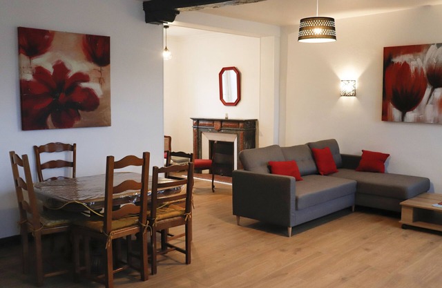 The 6-poppy house