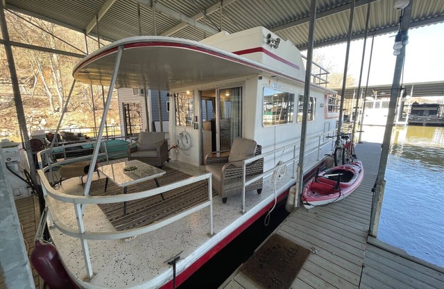 The Albatross-Houseboat DT Knox