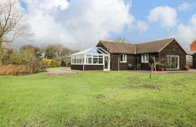 THE ANNEX, with a garden in Royal Wootton Bassett