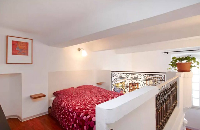 The annexe 2 minutes from the old port