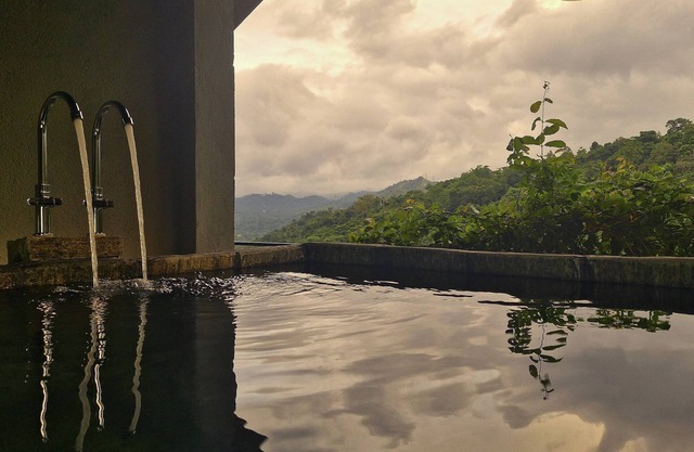 THE AQUA PAVILION by Kandy Victoria Eco Resortn"Room with a Stoney Tub"