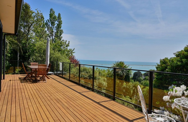 The Arthouse - NZ Architect Award-winning Nelson Waterfront Home