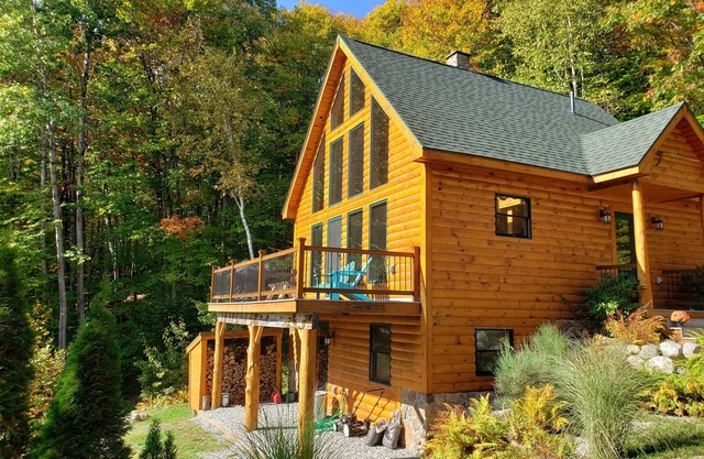 The Artist's Cabin at Powder Ridge Overlooking Sunday RivernSKI PARKING PASS