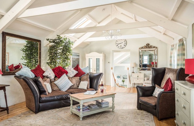 THE BARN AT LITTLE RESUGGA, family friendly in St. Austell