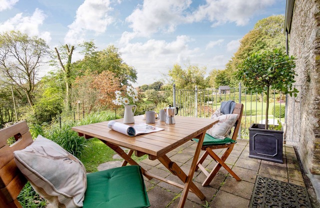 The Barn at Yeoland House - sleeps 5 guests in 3 bedrooms