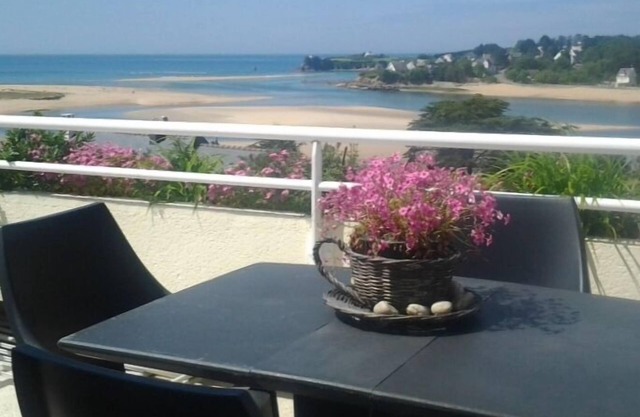 The beach as a horizon with this T3 holiday apartment with sun terrace