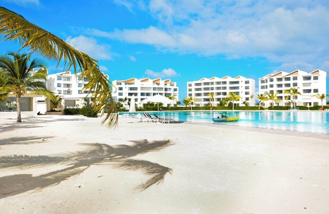 The Beach at City Place - Cozy 1 Bedroom, 2 bath, 2nd level Condo with elevator