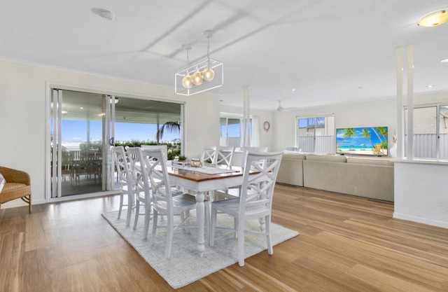 THE BEACH HOUSE - ABSOLUTE BEACHFRONT RETREAT