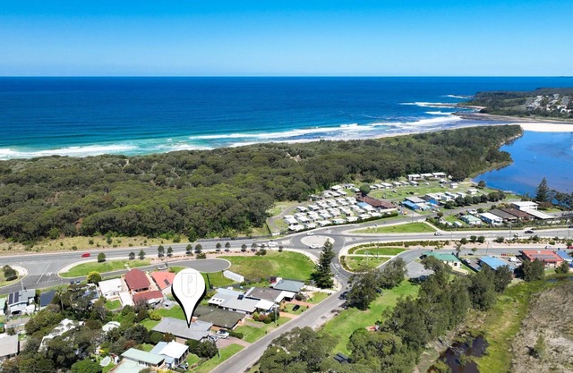 The Beachhouse @ Burrill - Your serene lake house retreat awaits