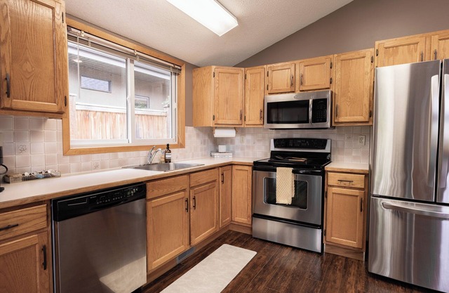 The Beachside Bungalow ོ 3 Bedroom Cottage just steps from the shores of Sylvan!