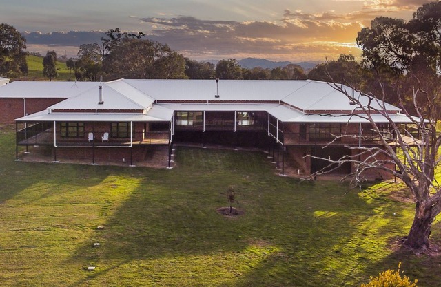 The Black Lambe - Luxury Escape in Mansfield