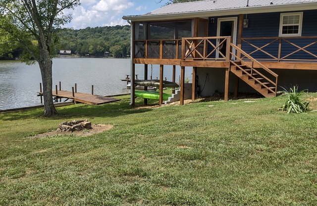 The Blue Heron - Lake Side Chalet